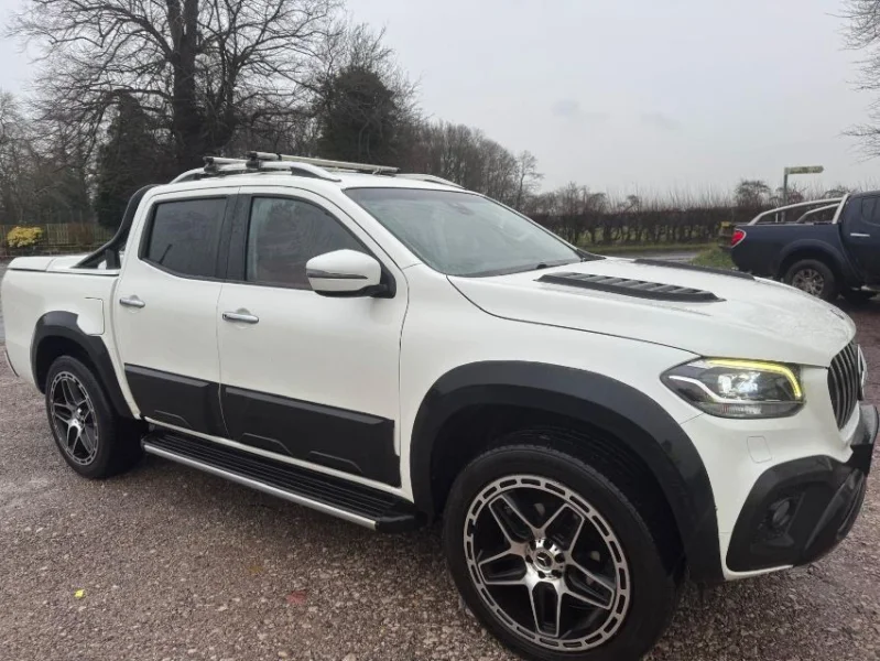 JPS Chartered Surveyors - Motor Vehicle Auction | Renault Master Luton Van - 15 Plate, Vauxhall Vivaro - 74 Plate & Mercedes-Benz X250 Pickup Truck - 20 Plate - Auction Image 1