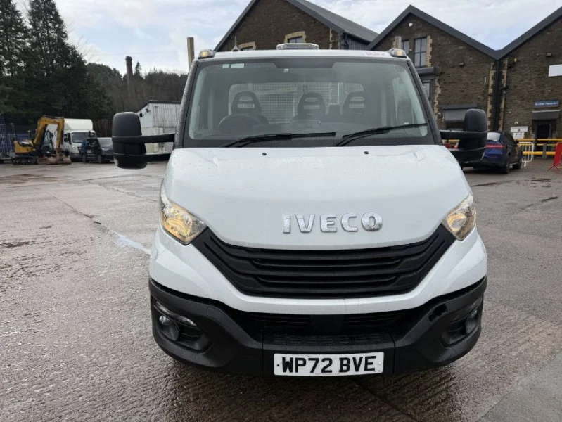 Gavel Auctioneers Ltd - 2 x 2022 Iveco Daily Dropside Vans at Auction - Auction Image 2