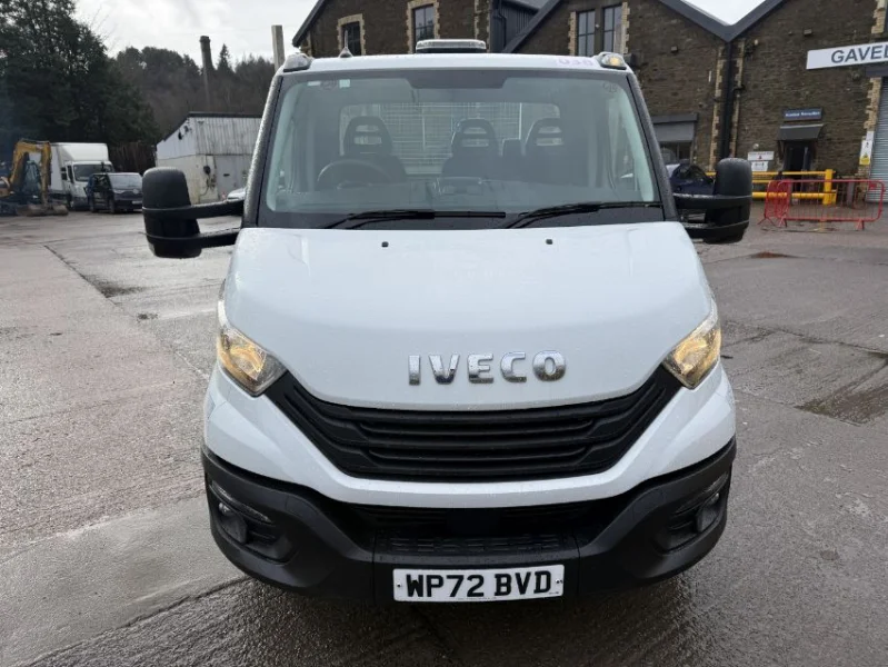 Gavel Auctioneers Ltd - 2 x 2022 Iveco Daily Dropside Vans at Auction - Auction Image 3