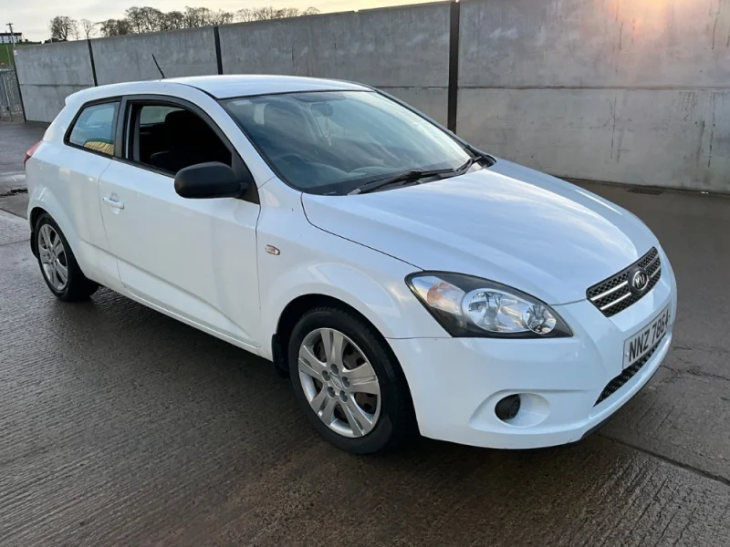 Mid Ulster Auctions Ltd - Vans, Cars & HGVs Auction | Renault, Ford, Vauxhall, Mercedes & More - Auction Image 6