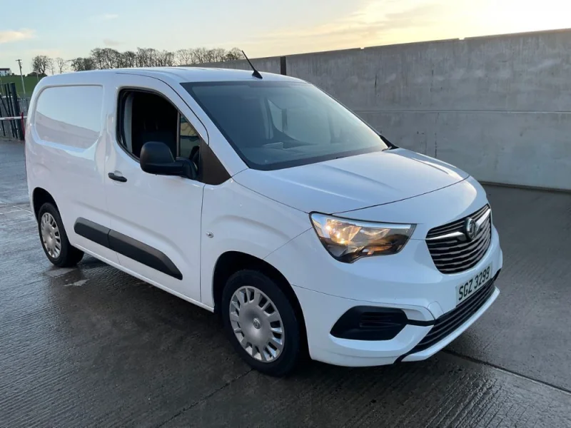 Mid Ulster Auctions Ltd - Vans, Cars & HGVs Auction | Renault, Ford, Vauxhall, Mercedes & More - Auction Image 9