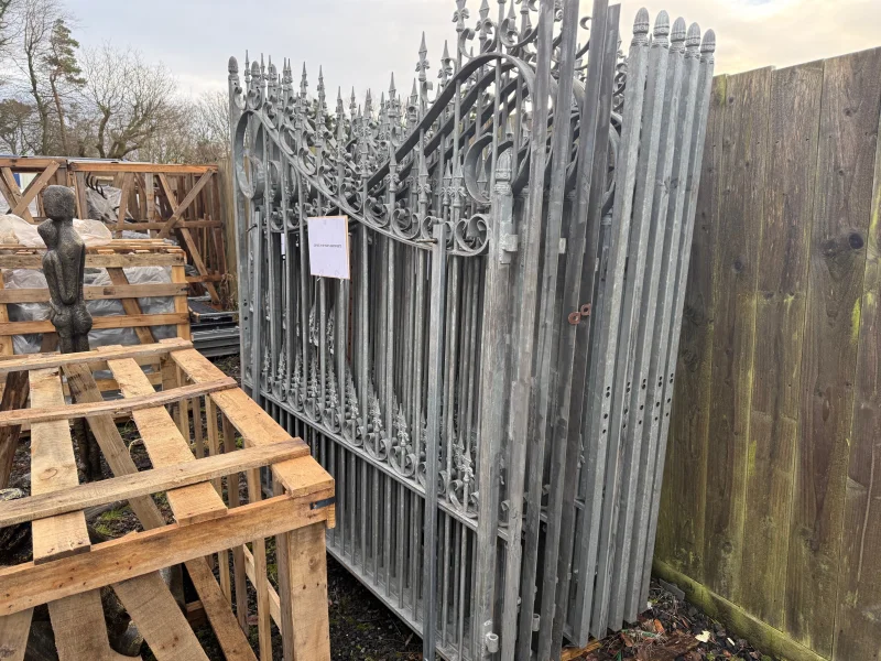 BPI Auctions - Oxford Galvanised Gates, Oak Beams, Petrol 3.8kw Generators, 2 Tonne Pallet Trucks, Quad Bikes, Pit Bikes, Drones & more available at Auciton - Auction Image 3