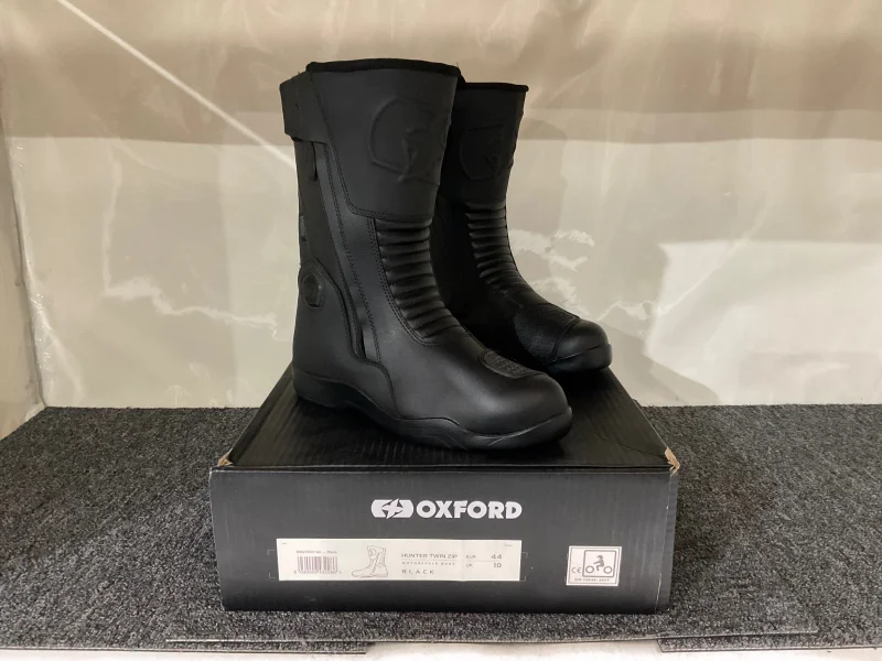 BPI Asset Advisory Ltd - Contents of Motorbike Dealer to include BMW F900R & F800R Motorbikes, New & Boxed Helmets, Leathers, Boots & Accessories at Auction - Auction Image 6