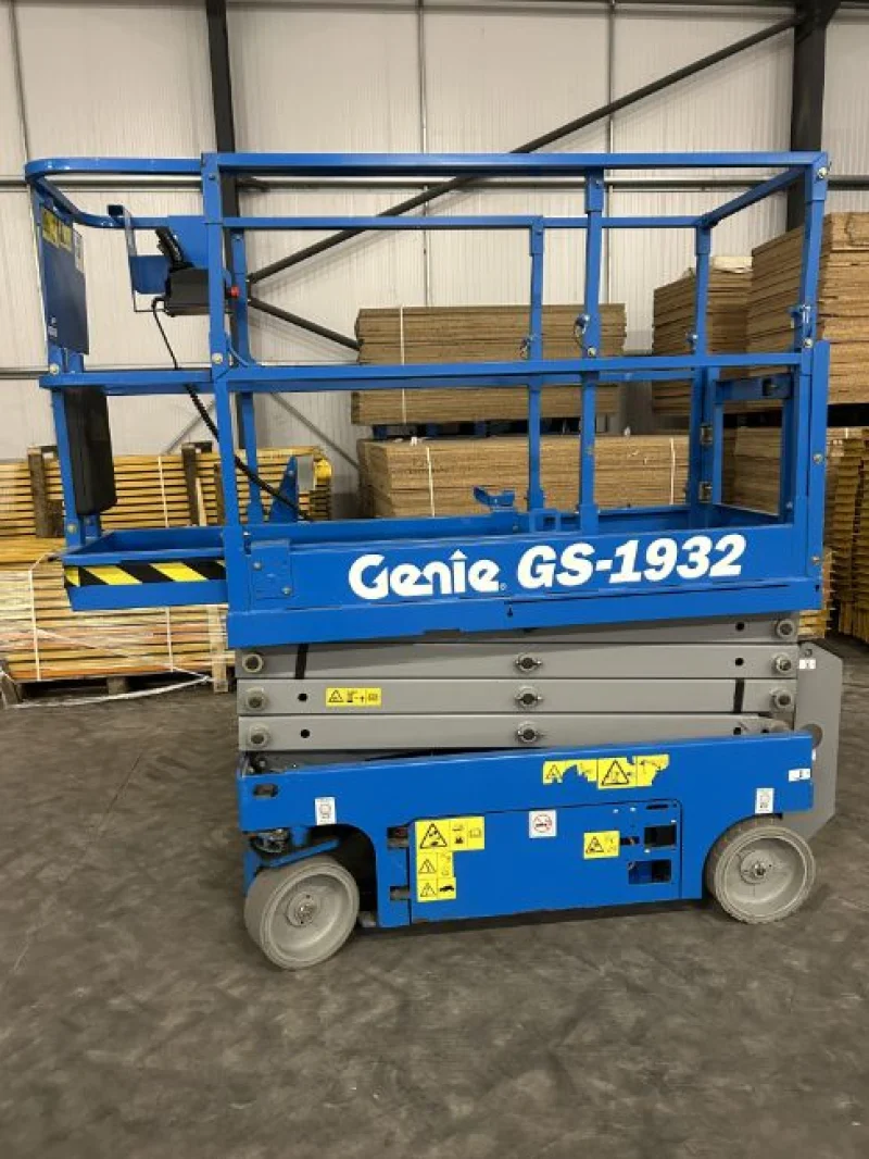 Eddisons - Scunthorpe - Warehouse Racking, Genie Access Platforms, Walk Through Crowd Barrier at Auction - Auction Image 2