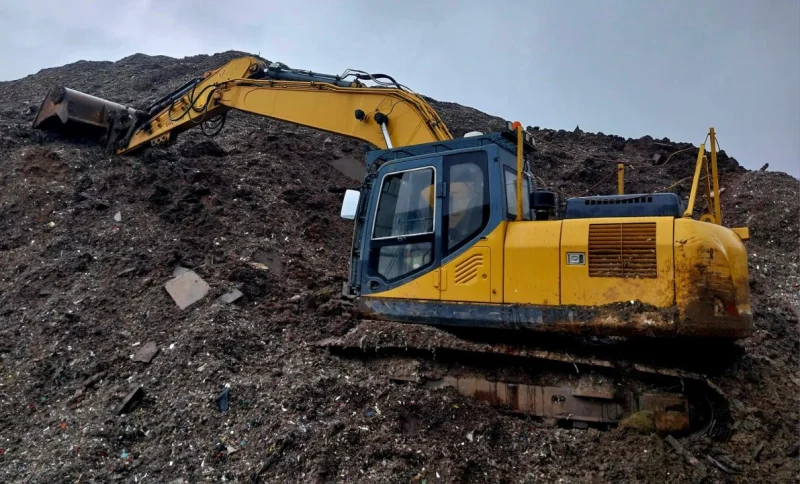 BTG Eddisons - Stockport - Hyundai HL-770-9A Loading Shovel and Liugong CLG 922e Excavator (2014) at Auction - Auction Image 1