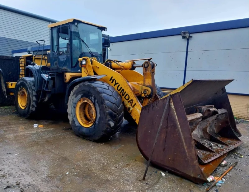 BTG Eddisons - Stockport - Hyundai HL-770-9A Loading Shovel and Liugong CLG 922e Excavator (2014) at Auction - Auction Image 4