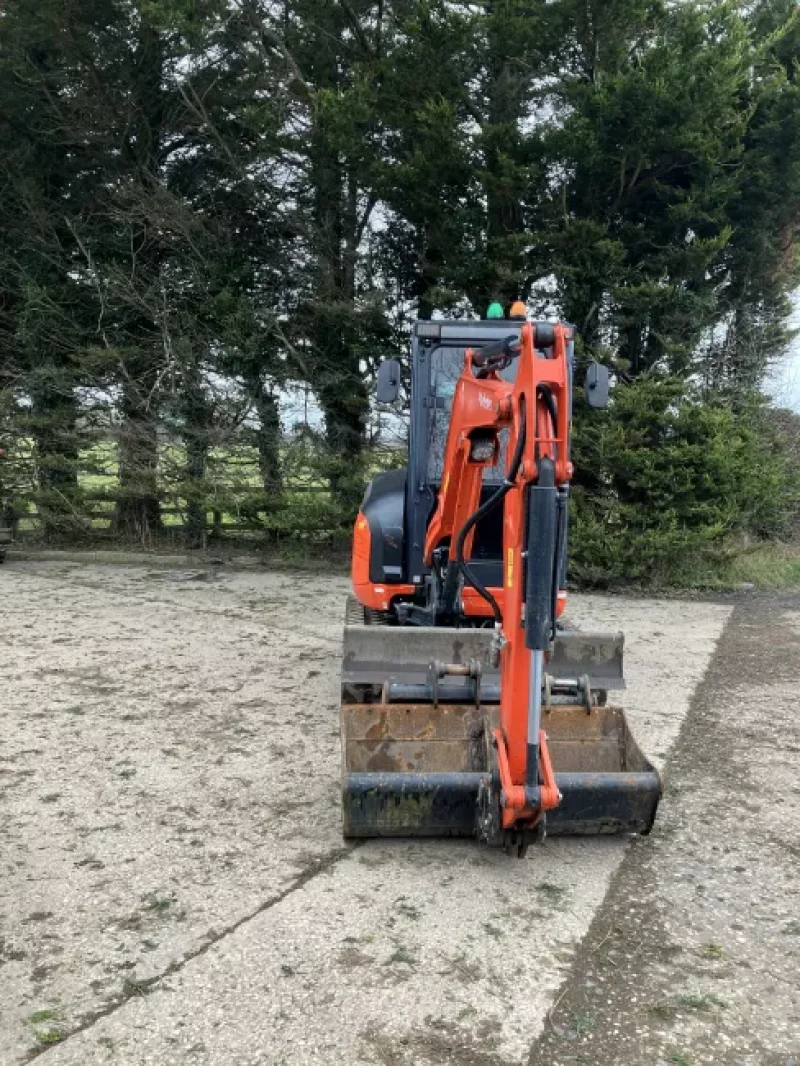 Gavel Auctioneers Ltd - Stolen & Recovered 2023 Kubota U27-4 GL KUK c/w Hitch & 3 Buckets at Auction - Auction Image 2