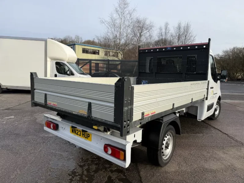 Gavel Auctioneers Ltd - 2023 Nissan Interstar Tekna DCI Tipper Auction - Auction Image 2