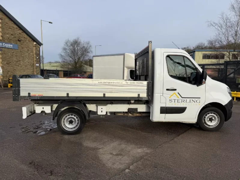 Gavel Auctioneers Ltd - 2023 Nissan Interstar Tekna DCI Tipper Auction - Auction Image 3