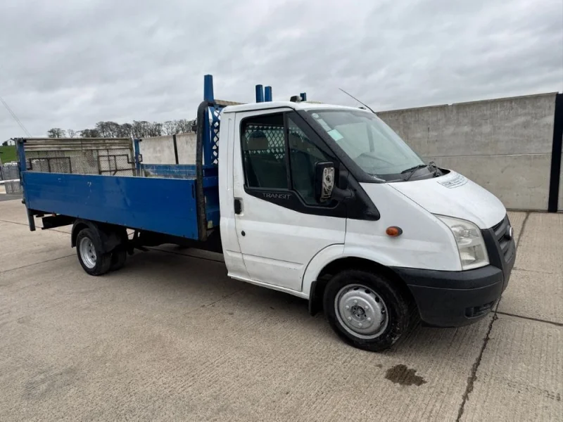 Mid Ulster Auctions Ltd - Vehicle Auction to include: Volkswagen Crafter High Roof Vans, Renault Trafic, Dropside Pickups, Range Rovers, Mercedes-Benz, Nissan Qashqai & much more - Auction Image 4