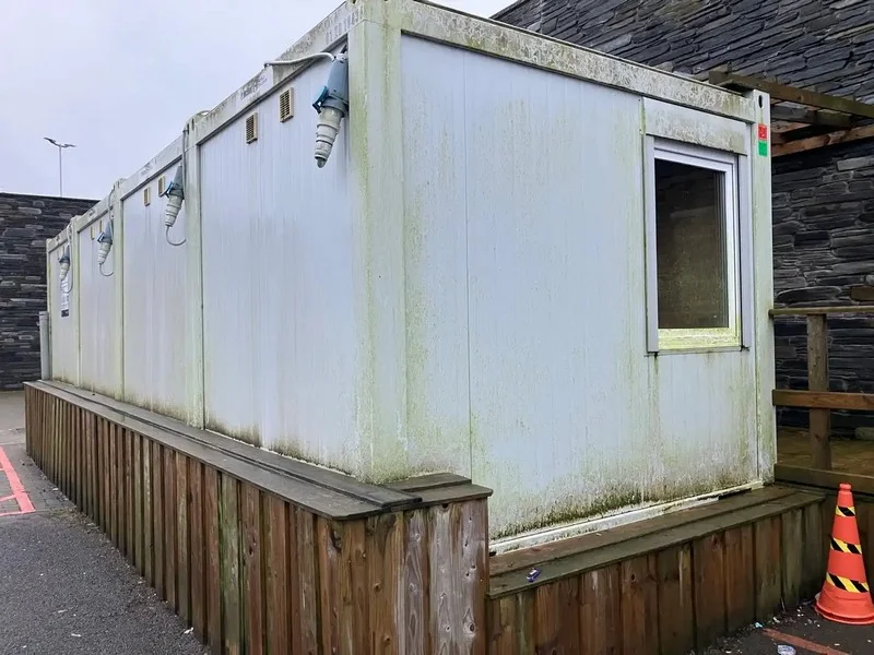 Williams Auctions - Shower Cabin Auction - Auction Image 1