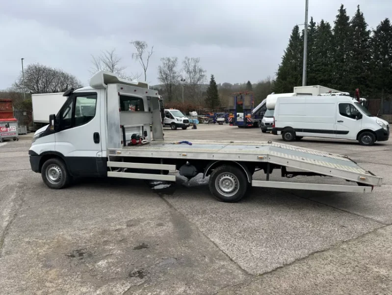 Gavel Auctioneers Ltd - 2016 Iveco Daily 35S11 Carrier Bed Recovery Truck Auction - Auction Image 3