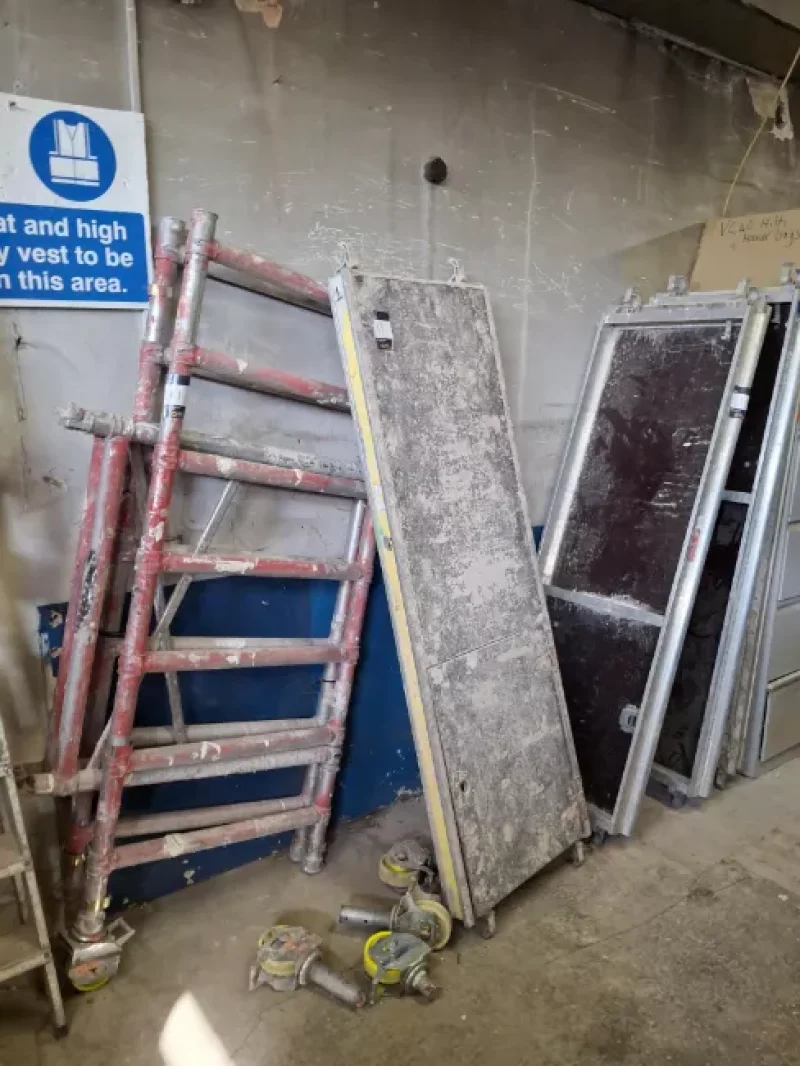 BTG Eddisons - Stockport - Contents of Ceilings & Partitions Company Auction to include Power Tools, Tool Safes, Ceiling Tiles, Stud Tracking, Mini 3-Wheel Heavy Duty Rubble Trolley Skip - Auction Image 3