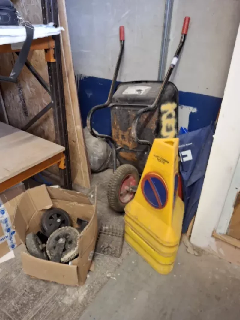 BTG Eddisons - Stockport - Contents of Ceilings & Partitions Company Auction to include Power Tools, Tool Safes, Ceiling Tiles, Stud Tracking, Mini 3-Wheel Heavy Duty Rubble Trolley Skip - Auction Image 1