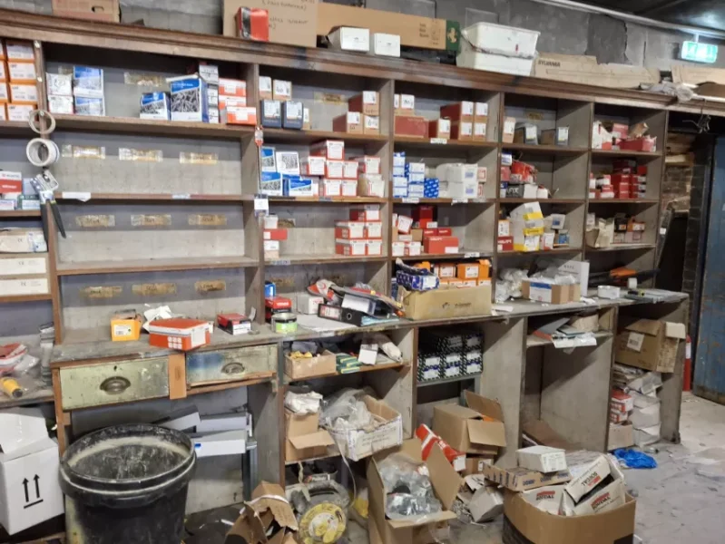 BTG Eddisons - Stockport - Contents of Ceilings & Partitions Company Auction to include Power Tools, Tool Safes, Ceiling Tiles, Stud Tracking, Mini 3-Wheel Heavy Duty Rubble Trolley Skip - Auction Image 2