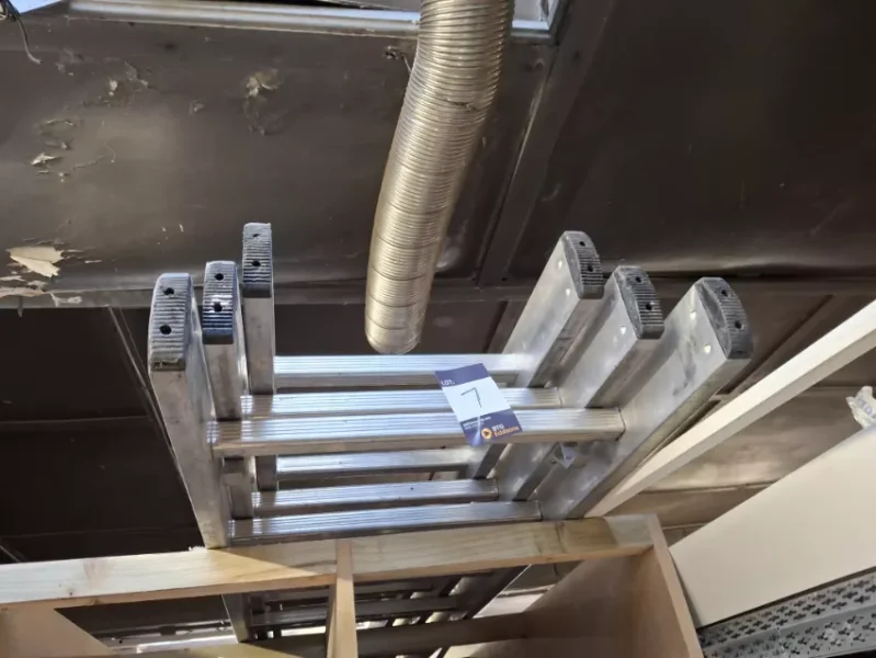 BTG Eddisons - Stockport - Contents of Ceilings & Partitions Company Auction to include Power Tools, Tool Safes, Ceiling Tiles, Stud Tracking, Mini 3-Wheel Heavy Duty Rubble Trolley Skip - Auction Image 5