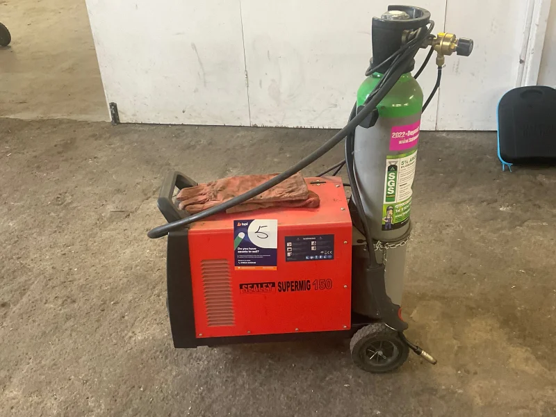 BPI - Contents of Mill Road Motors to include Paint Spraying Booth, Hydraulic Post Lift, Engine Crane, Diagnostic Tool, Tool Boxes & more at Auction - Auction Image 5