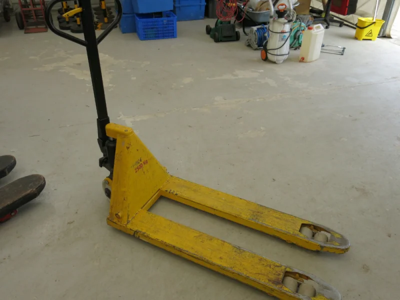 G J Wisdom & Co - Complete Flocking, Foam & Sponge Manufacturing Equipment Auction - Auction Image 13