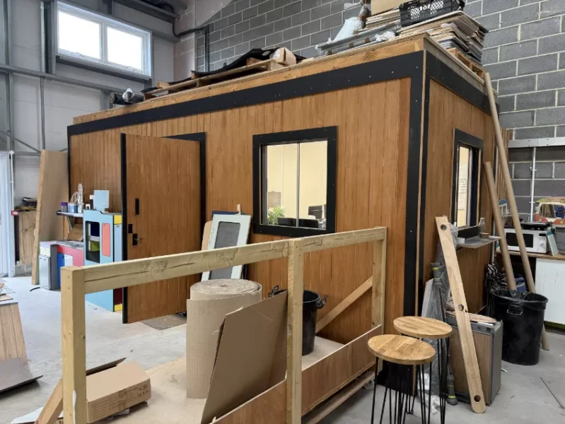 Gavel Auctioneers Ltd - Timber Clad 20ft Steel Portable Office at Auction - Auction Image 2