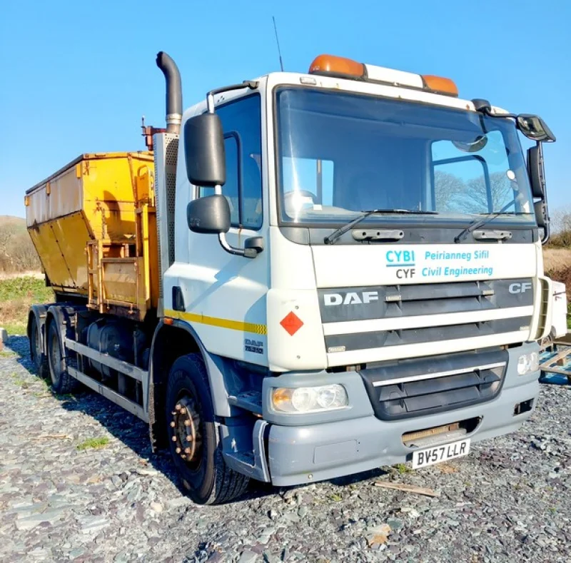 BTG Eddisons - Stockport - Assets of a North Wales Civil Engineering Contractors to include DAF CF440 Grab/Tipper Wagon, DAF CF75.310 Hot Box, Volvo FM12 Skip Loader, Transit Vans & More at Auction - Auction Image 2