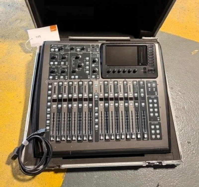 Landwood Group - Online Auction Sale of 500 Lots of Audio-Visual Equipment; 2022 Mercedes 314 LWB VAN - Auction Image 5