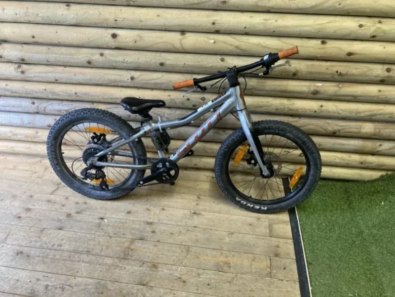 Gavel Auctioneers Ltd - Scott Bike Hire Business Stock Auction in Kent - Auction Image 3