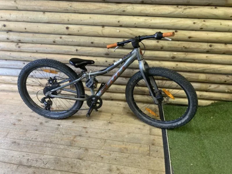 Gavel Auctioneers Ltd - Scott Bike Hire Business Stock Auction in Kent - Auction Image 2