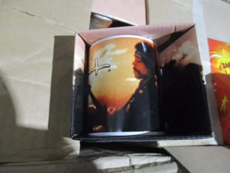 JPS Chartered Surveyors - One Lot Auction of 9 Pallets of Various Branded Mugs | Approximate Retail Price £75,000 - Auction Image 3