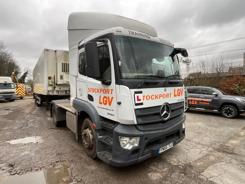 BPI Asset Advisory Ltd - Contents of HGV Training Centre to include Commercial Vehicles, Trailers & more - Auction Image 3