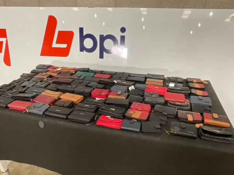 BPI - Suitcases, Handbags, Wallets, Purses, Accessories & Retail Display Equipment at Auction - Auction Image 3