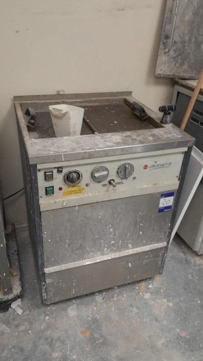 BTG Eddisons - Stockport - Assets of a Dental Laboratory at Auction - Auction Image 7