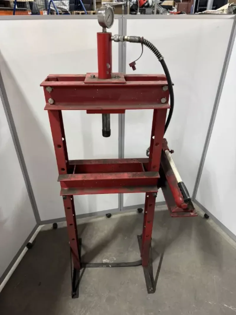 JPS Chartered Surveyors - Plant & Machinery Auction to include Welders, Hand & Power Tools, Vacuum Cleaner & More - Auction Image 3
