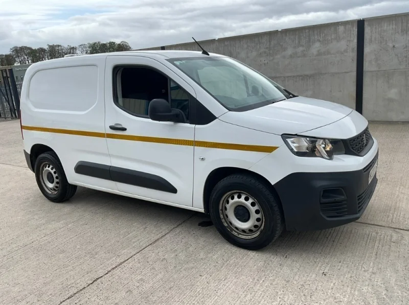 Mid Ulster Auctions Ltd - Vans, Cars & HGV Auction – Ford, Peugeot, DAF & Iveco - Auction Image 2