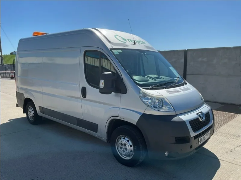 Mid Ulster Auctions Ltd - Vans, Cars & HGV Auction – Ford, Peugeot, DAF & Iveco - Auction Image 4