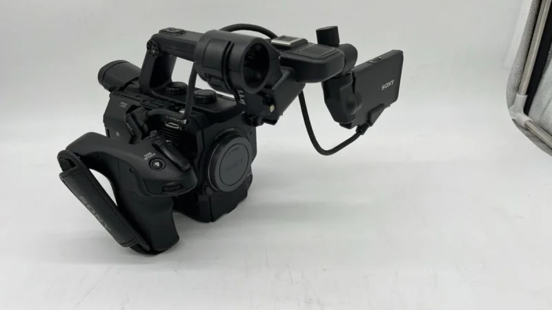 Hickman Shearer - Broadcast, Photography and IT Equipment available at Auction - Auction Image 3