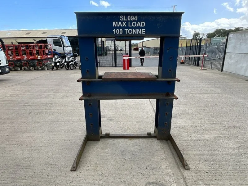 Mid Ulster Auctions Ltd - Machinery Auction Featuring Forklift, Fuel Tank, Lifting Gear, Stillages & Trailer Chassis - Auction Image 2
