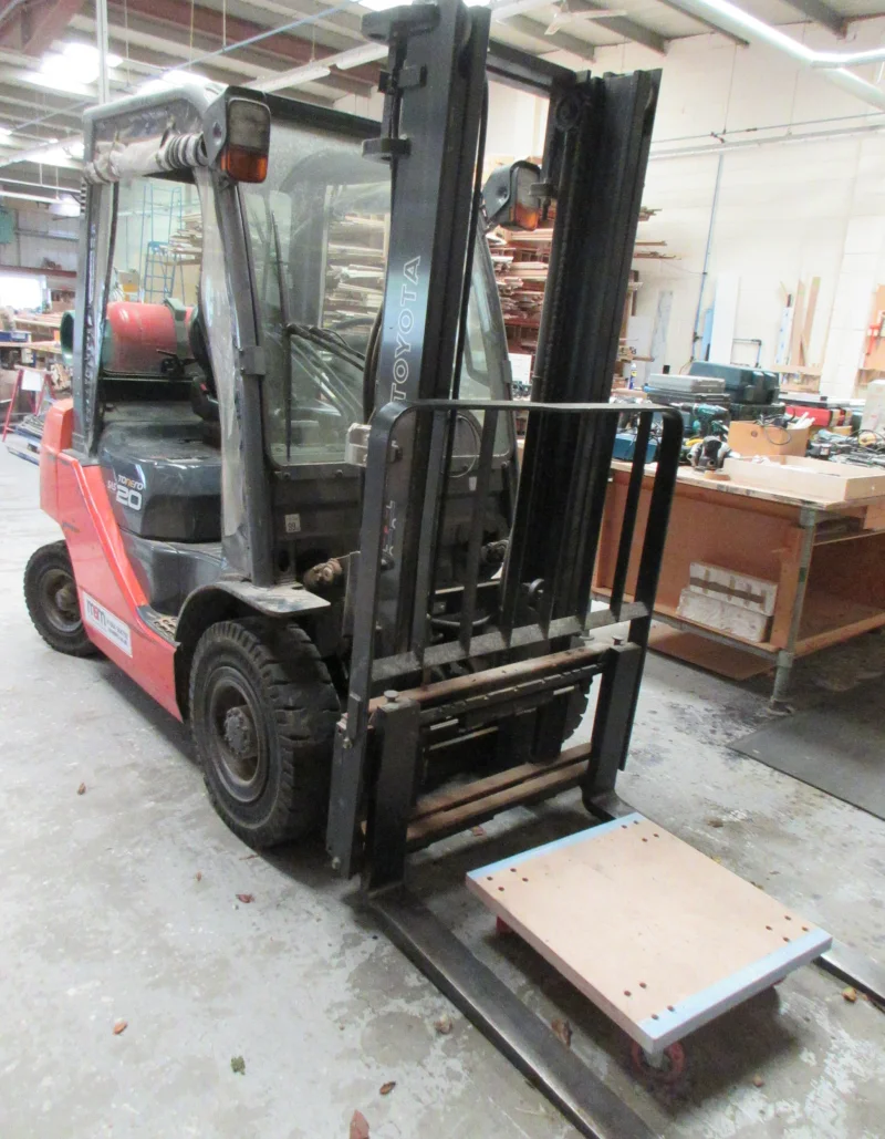 Lambert Smith Hampton - Bristol - Conventional Woodworking & Factory Equipment, Forklift, Motor Vehicles, Hand Tools, Picture Frame Stock at Auction - Auction Image 7