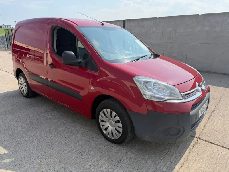 Mid Ulster Auctions Ltd - Vehicle Auction to include, Vans, Cars, HGV's - Auction Image 4