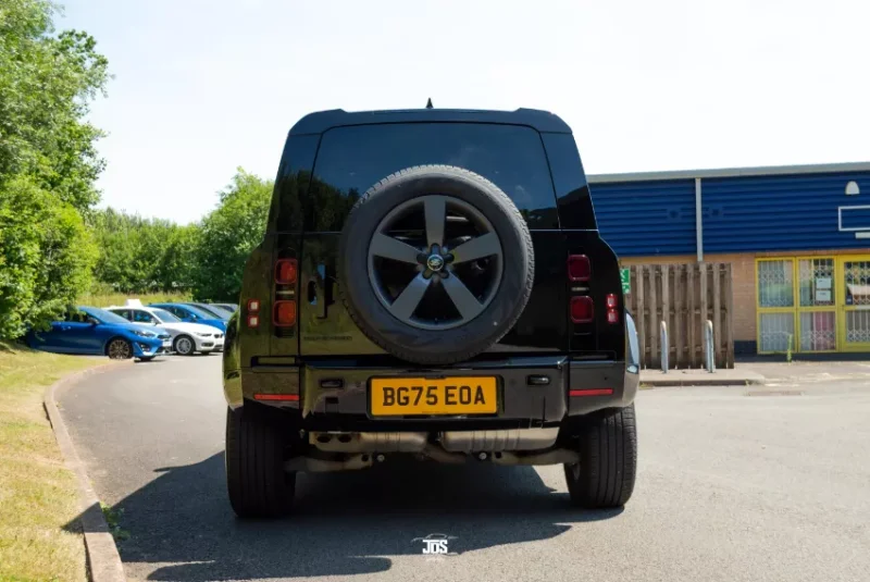 Gavel Auctioneers Ltd - 2025 Land Rover Defender X-Dynamic SE at Auction - Auction Image 8