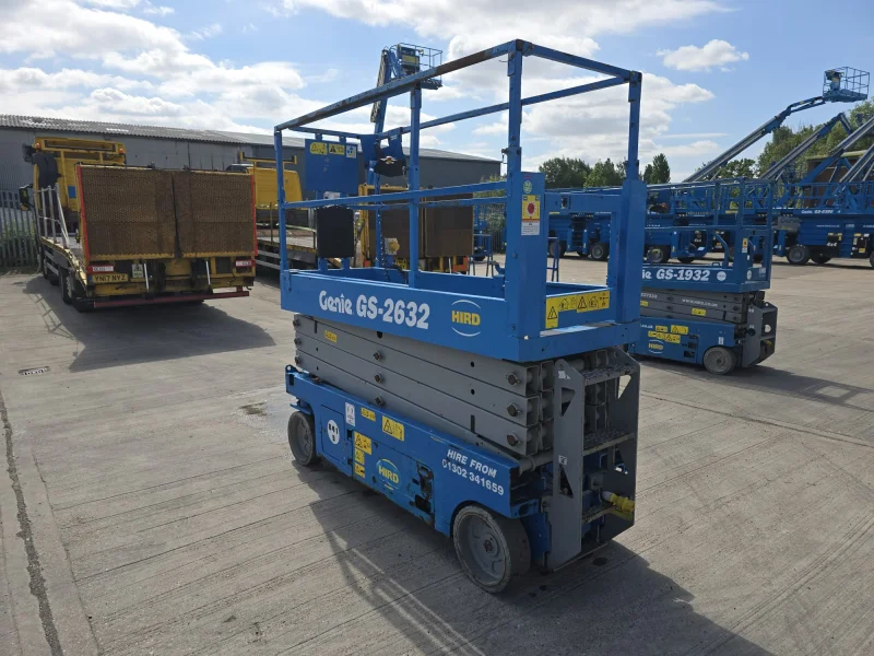 BPI - 2017 – 2014 Volvo FM 420 Beaver Tail 32T Plant Wagons, IVECO Daily Oil & Steel Cherry Picker, Genie Scissor lifts & Ifor Williams Plant Trailer Auction - Auction Image 3