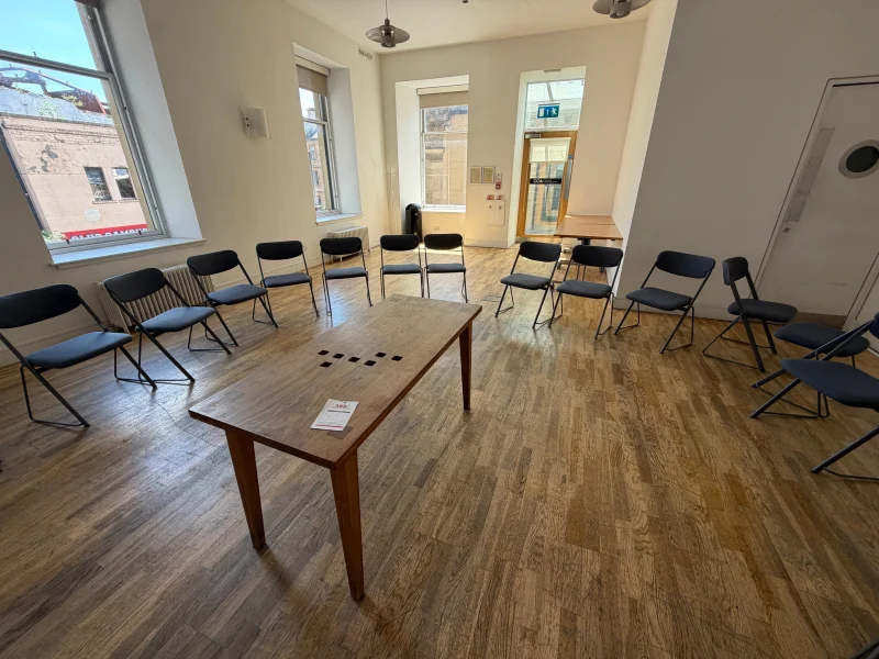 Middleton Barton Valuation - Assets of an Art Exhibition Centre including Audio/Visual Equipment, Bar Equipment & Furniture at Auction - Auction Image 5