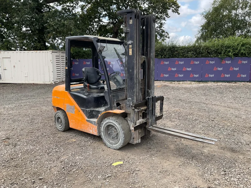 BPI - Forklift Trucks, Multidirectional Sideloader & Electric Tow Tug Tractor & Trailer Mounted Cherry Picker at Auction - Auction Image 3