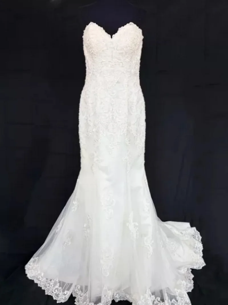 JPS Chartered Surveyors - BULK LOT AUCTION - Contents of a Bridal Shop | Dresses | Shoes | Accessories & More - Auction Image 4