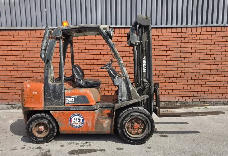 Gavel Auctioneers Ltd - Unreserved Online Auction - 3t & 4.5t Diesel Forklift Trucks at Auction - Auction Image 1