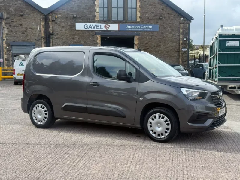 Gavel Auctioneers Ltd - Unreserved Online Auction - 2 no. 2020 Vauxhall Combo & 2022 Vauxhall Vivaro - Auction Image 2
