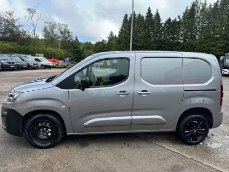 Gavel Auctioneers Ltd - Unreserved Online Auction - 2no. 2021 Peugeot Experts & 2022 Citroen Berlingo - Auction Image 4