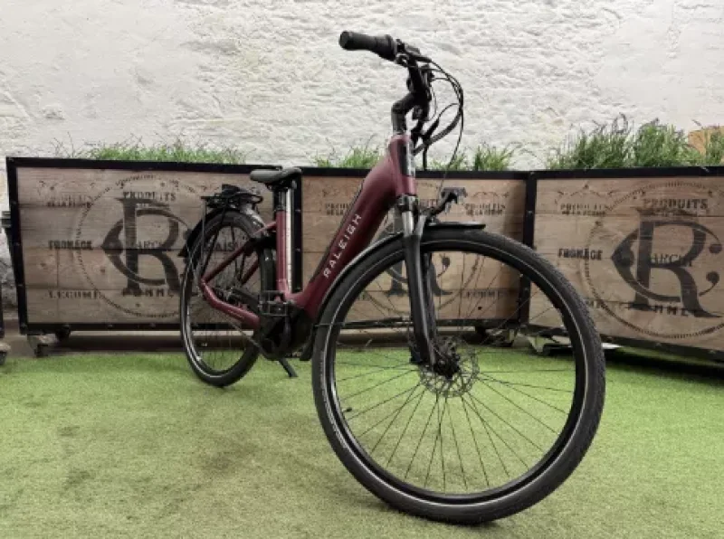 Gavel Auctioneers Ltd - Raleigh Motus Tour E-Bike at Auction - Auction Image 3