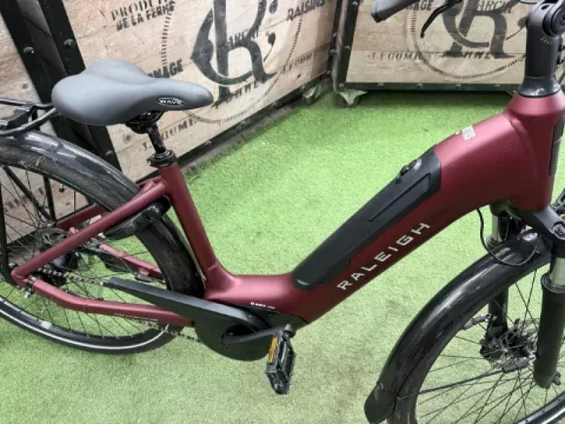 Gavel Auctioneers Ltd - Raleigh Motus Tour E-Bike at Auction - Auction Image 4