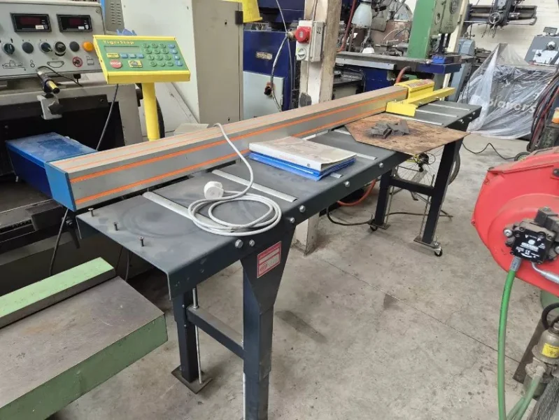 Sanderson Weatherall LLP - Leeds - Woodworking Machinery, Dust Extraction Units & Workshop Tools available at Auction - Auction Image 4