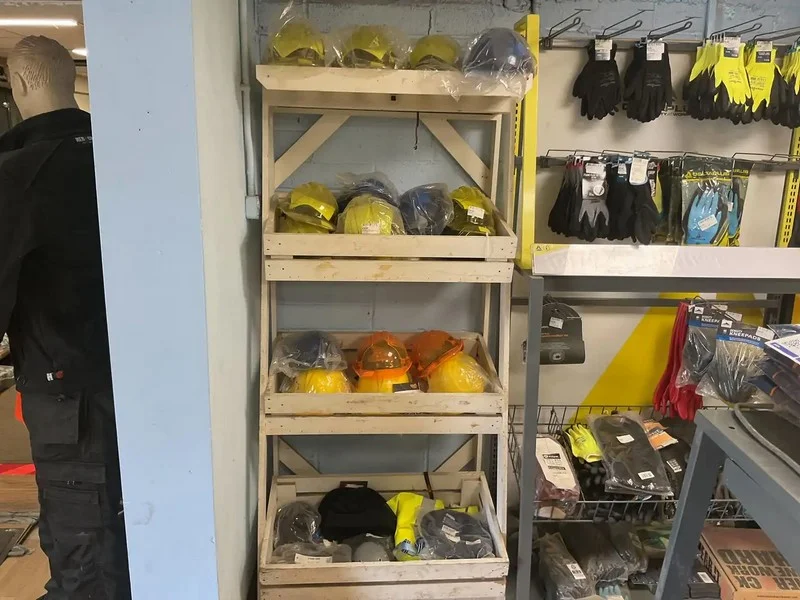 Wilsons Auctions - Dublin 22 - Workwear & DIY Equipment Auction - Auction Image 1